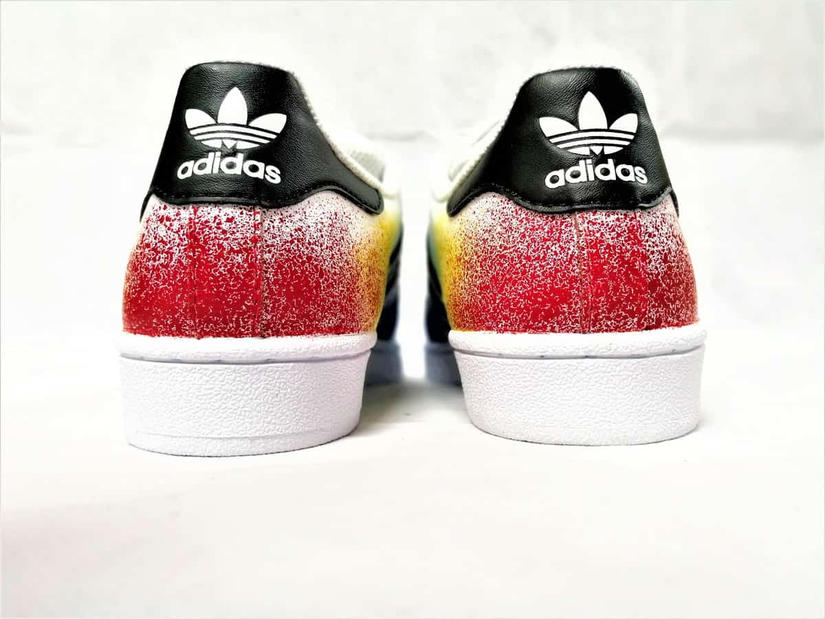 adidas superstar tache de peinture
