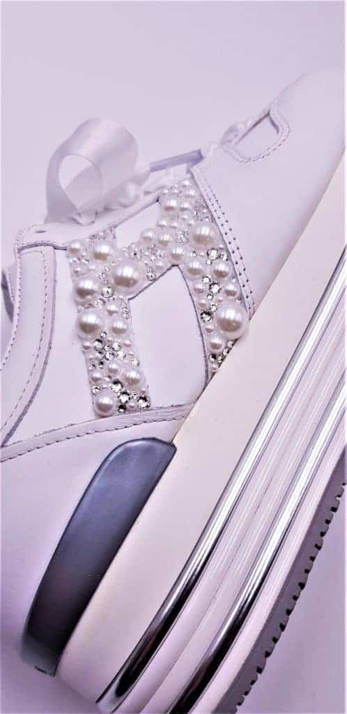 Chaussures Hogan personnalisées par Double G Customs avec des perles et des strass Swarovski pour les mariages.
