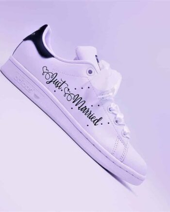Les Adidas Stan Smith Just Married Boho, la paire de chaussures personnalisées idéale pour votre mariage chic et décontracté par Double G Customs.