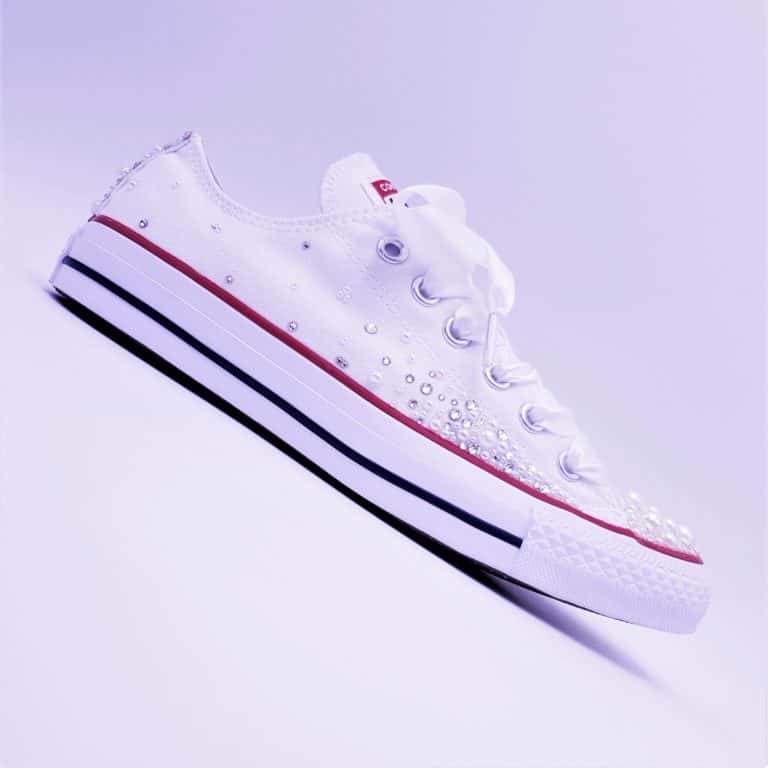 Double G Customs presents the Converse pearl totaly, a pair of pearl Converse with swarovski beads and rhinestones.