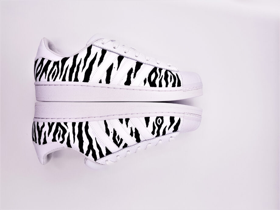 Ajoutez un peu de motifs zèbre à votre tenue avec les Adidas Superstar Zebra