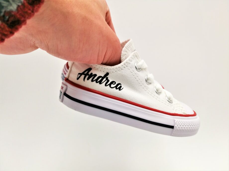 Little shoes with the name of your little one with the Converse kids name