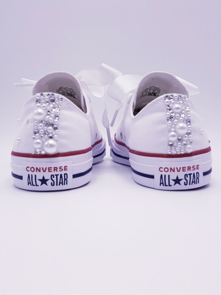 Les Converse Totaly Pearl sont les chaussures de mariage pour les grandes fans de paillettes.
