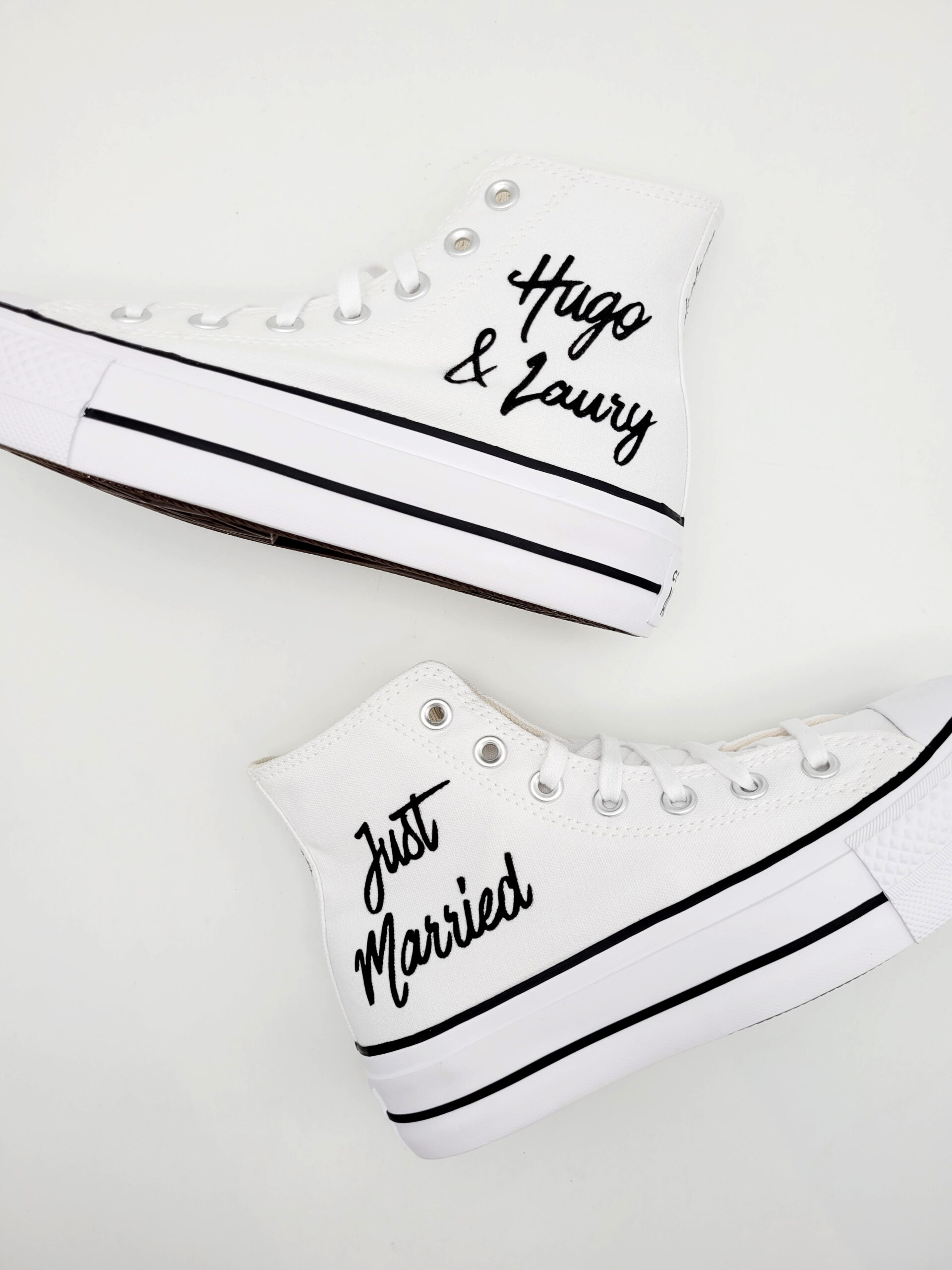 Des chaussures personnalisées en commun pour les futurs mariés | Double ...