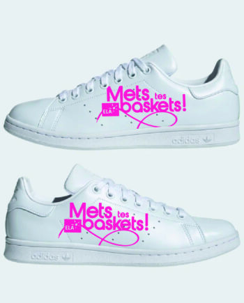 Les Adidas Stan Smith personnalisées avec le slogan "Mets tes baskets" de l'association ELA