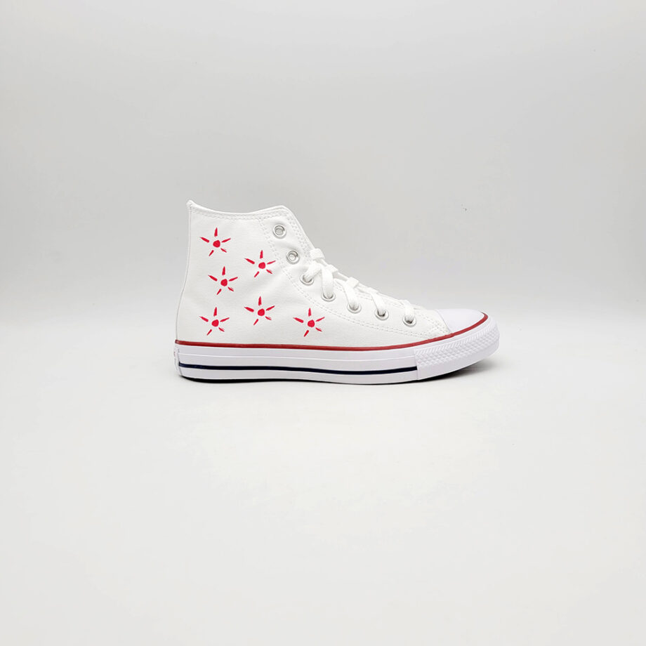 The symbol of the ELA association, suns, on personalized sneakers from Converse.