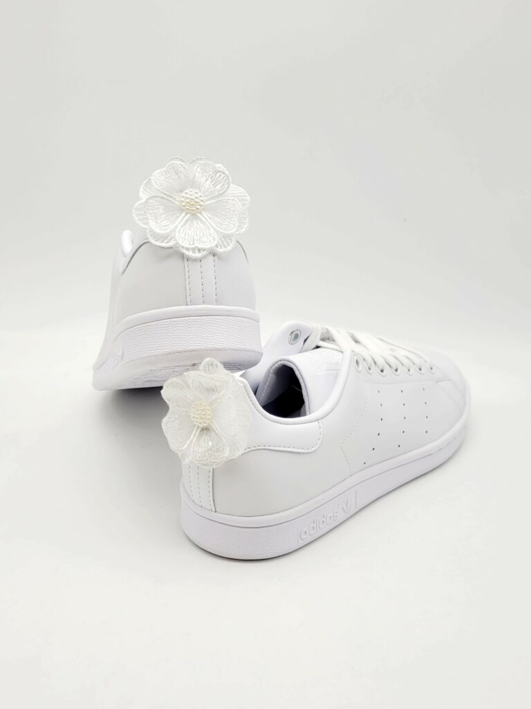 Les petits détails de votre robe de mariée peuvent se retrouver sur vos chaussures de mariage grâce à la personnalisation