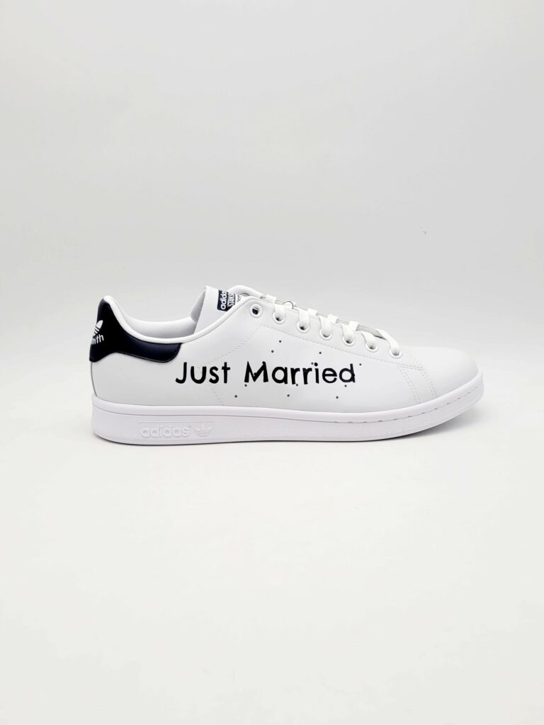 La mignonnerie sur vos chaussures de mariage avec la police d'inscription "Chelsea market"