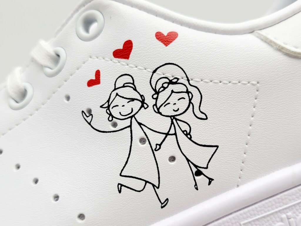 Ajouter un dessin d'amoureux sur vos chaussures de mariage personnalisées