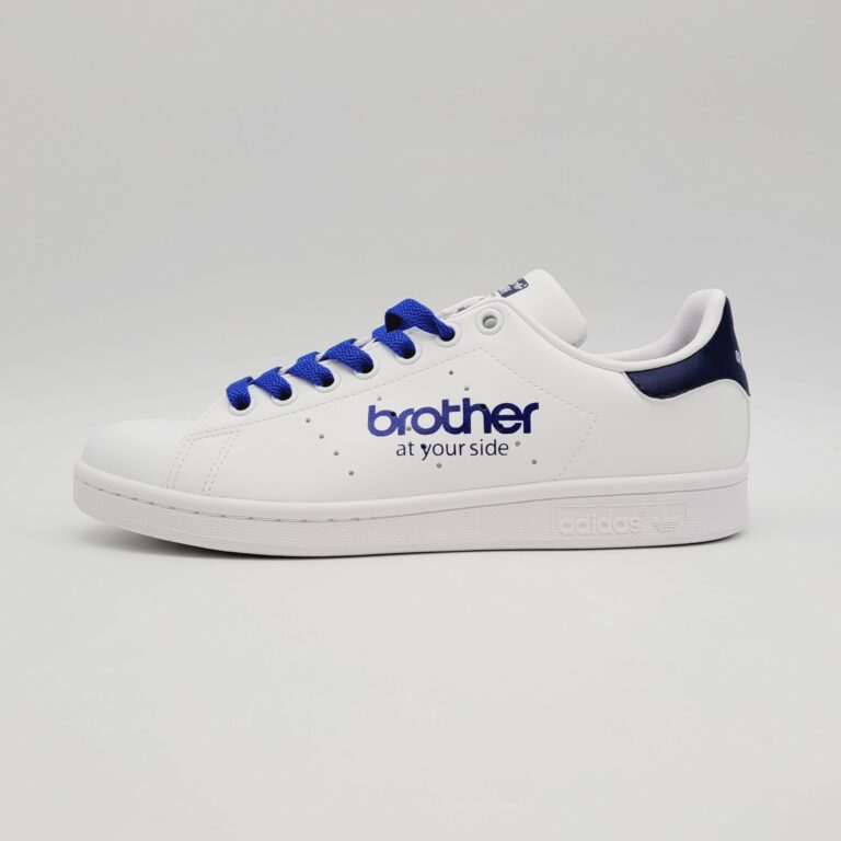 Ténis personalizados para a empresa Brother com o logotipo